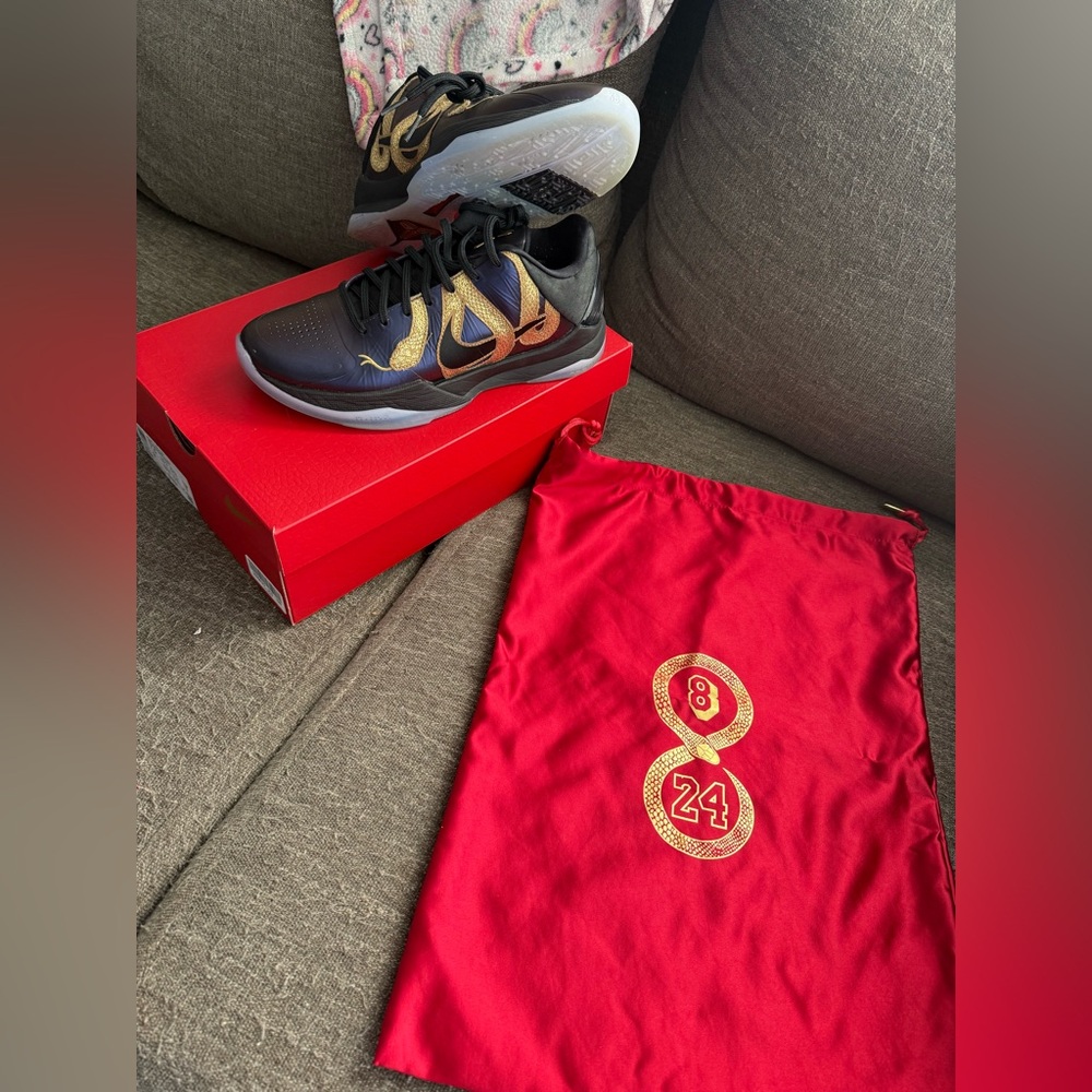 Kobe V Protro size 7.5 men